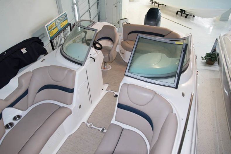 Thumbnail 18 for New 2015 Hurricane SunDeck SD 2000 OB boat for sale in Miami, FL