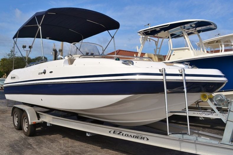 Thumbnail 1 for New 2016 Hurricane Sundeck Sport SS 231 OB boat for sale in Vero Beach, FL