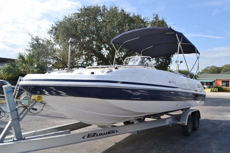Thumbnail 3 for New 2016 Hurricane Sundeck Sport SS 231 OB boat for sale in Vero Beach, FL