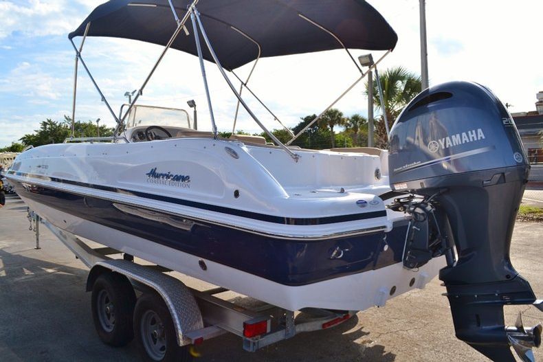 Thumbnail 5 for New 2016 Hurricane Sundeck Sport SS 231 OB boat for sale in Vero Beach, FL