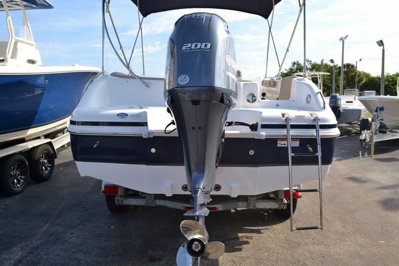 Thumbnail 6 for New 2016 Hurricane Sundeck Sport SS 231 OB boat for sale in Vero Beach, FL