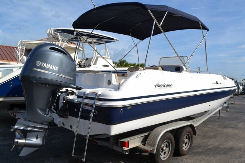 Thumbnail 7 for New 2016 Hurricane Sundeck Sport SS 231 OB boat for sale in Vero Beach, FL