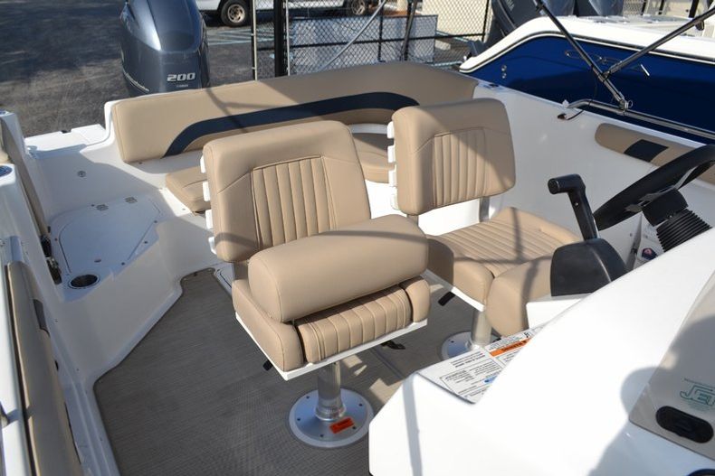 Thumbnail 14 for New 2016 Hurricane Sundeck Sport SS 231 OB boat for sale in Vero Beach, FL