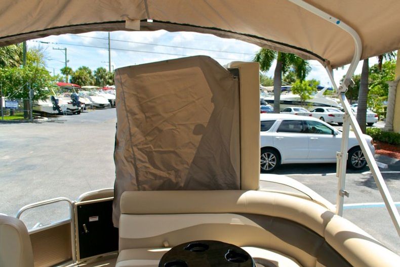 Thumbnail 4 for New 2014 Sweetwater 2286 Cruise 3 Gate boat for sale in Vero Beach, FL