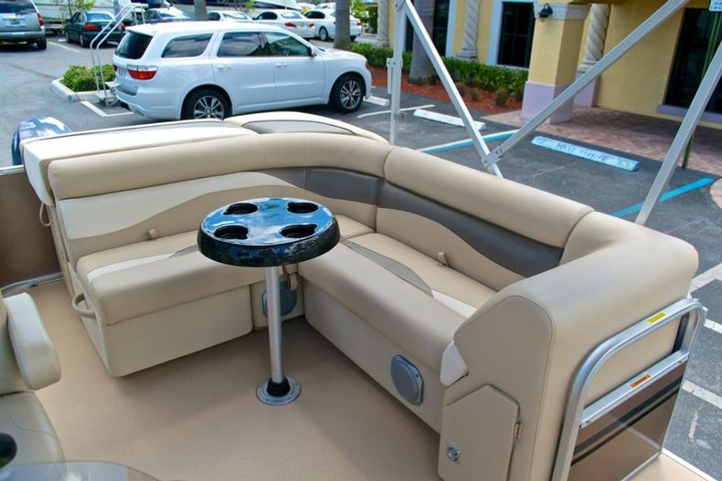 Thumbnail 11 for New 2014 Sweetwater 2286 Cruise 3 Gate boat for sale in Vero Beach, FL