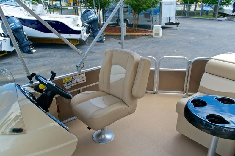 Thumbnail 13 for New 2014 Sweetwater 2286 Cruise 3 Gate boat for sale in Vero Beach, FL