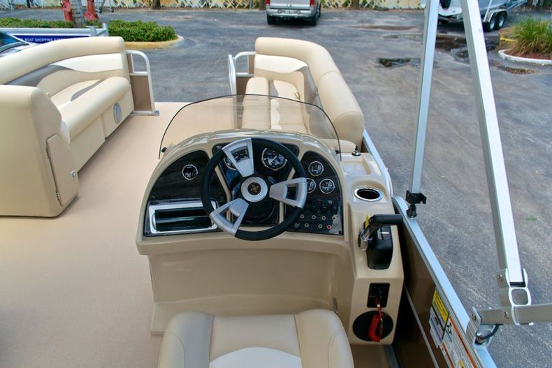 Thumbnail 15 for New 2014 Sweetwater 2286 Cruise 3 Gate boat for sale in Vero Beach, FL
