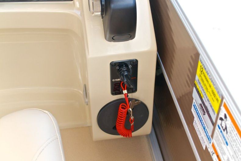 Thumbnail 17 for New 2014 Sweetwater 2286 Cruise 3 Gate boat for sale in Vero Beach, FL
