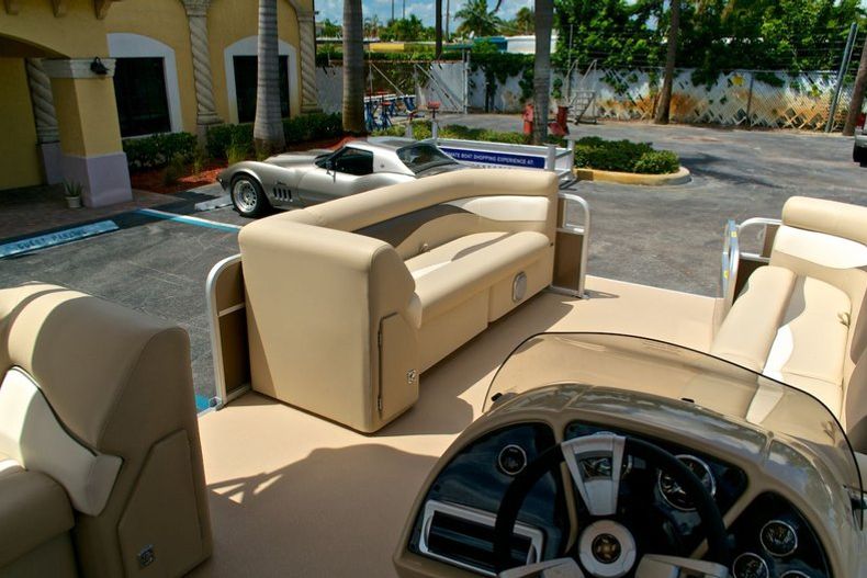 Thumbnail 23 for New 2014 Sweetwater 2286 Cruise 3 Gate boat for sale in Vero Beach, FL