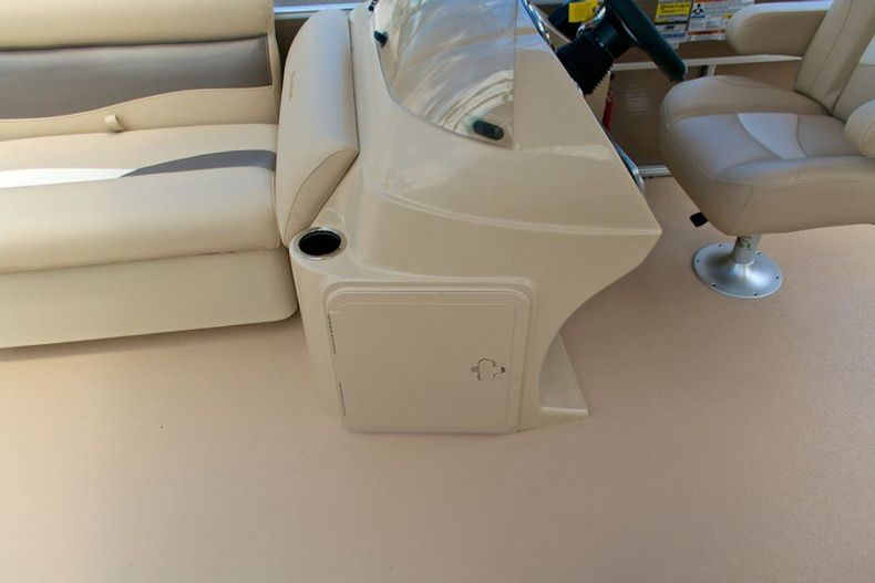 Thumbnail 31 for New 2014 Sweetwater 2286 Cruise 3 Gate boat for sale in Vero Beach, FL