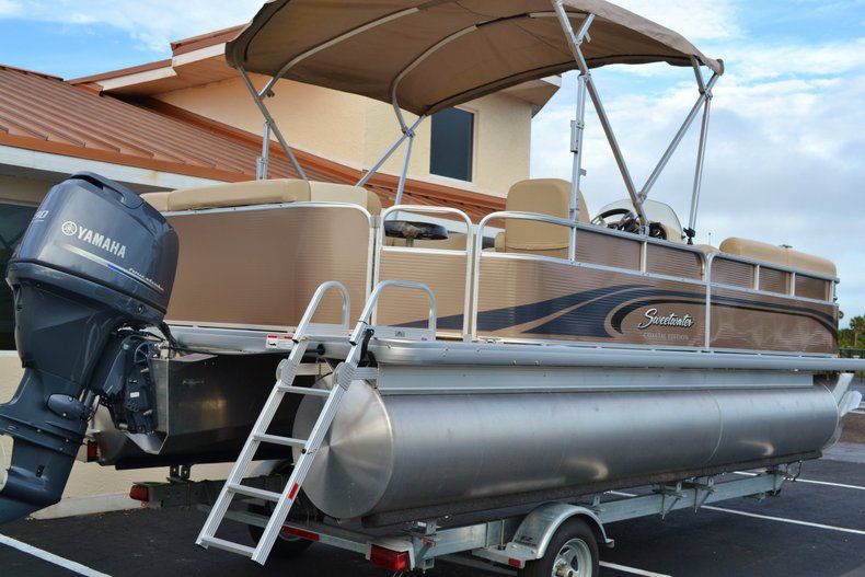 Thumbnail 54 for New 2014 Sweetwater 2286 Cruise 3 Gate boat for sale in Vero Beach, FL