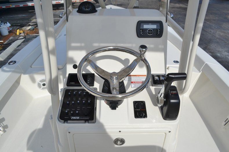 Thumbnail 10 for New 2016 Pathfinder 2200 TRS Bay Boat boat for sale in Vero Beach, FL
