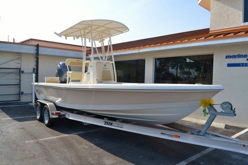 Thumbnail 1 for New 2016 Pathfinder 2200 TRS Bay Boat boat for sale in Vero Beach, FL