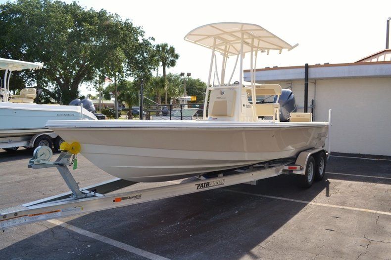 Thumbnail 3 for New 2016 Pathfinder 2200 TRS Bay Boat boat for sale in Vero Beach, FL