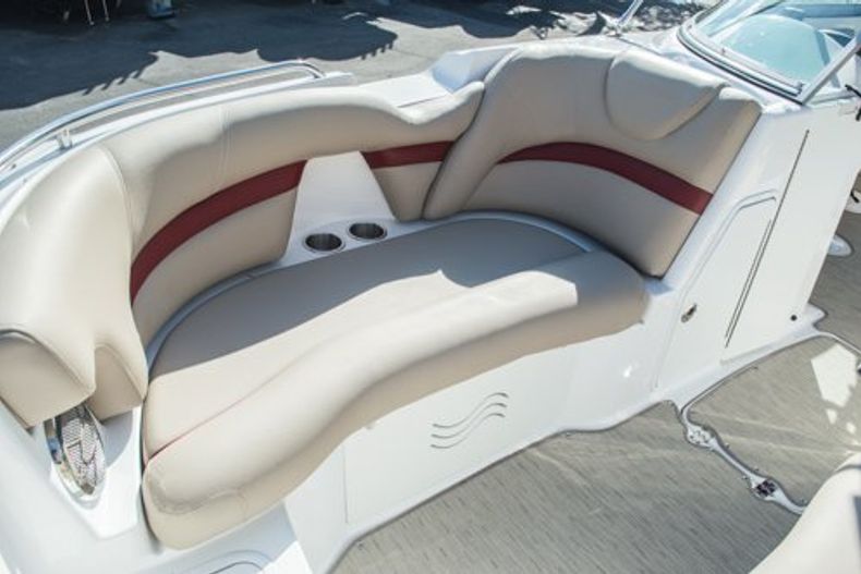 Thumbnail 26 for New 2014 Hurricane SunDeck SD 2200 OB boat for sale in West Palm Beach, FL