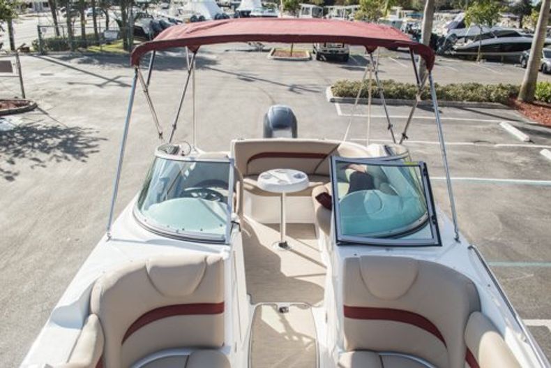 Thumbnail 34 for New 2014 Hurricane SunDeck SD 2200 OB boat for sale in West Palm Beach, FL