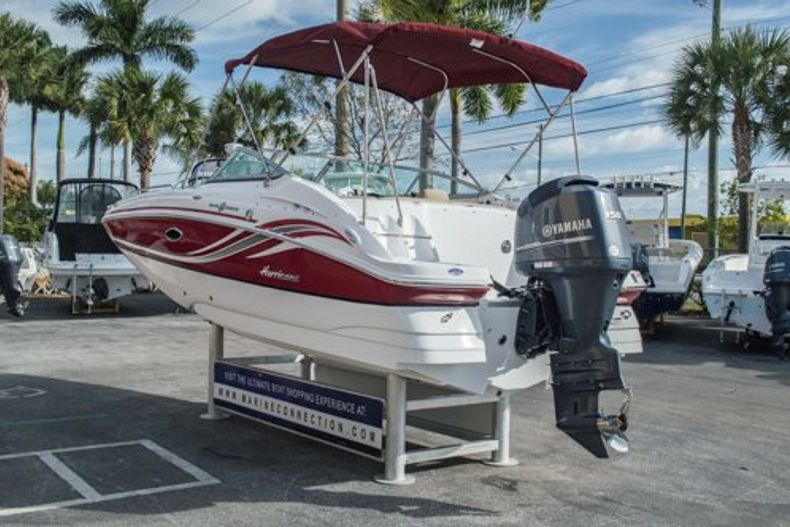 Thumbnail 5 for New 2014 Hurricane SunDeck SD 2200 OB boat for sale in West Palm Beach, FL