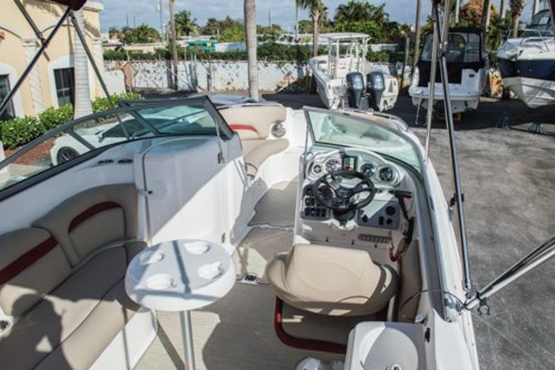 Thumbnail 9 for New 2014 Hurricane SunDeck SD 2200 OB boat for sale in West Palm Beach, FL