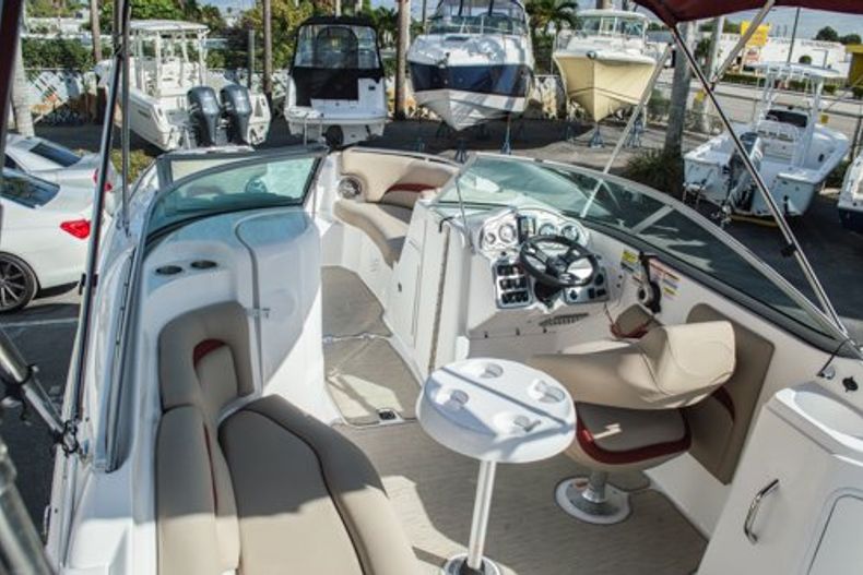 Thumbnail 10 for New 2014 Hurricane SunDeck SD 2200 OB boat for sale in West Palm Beach, FL