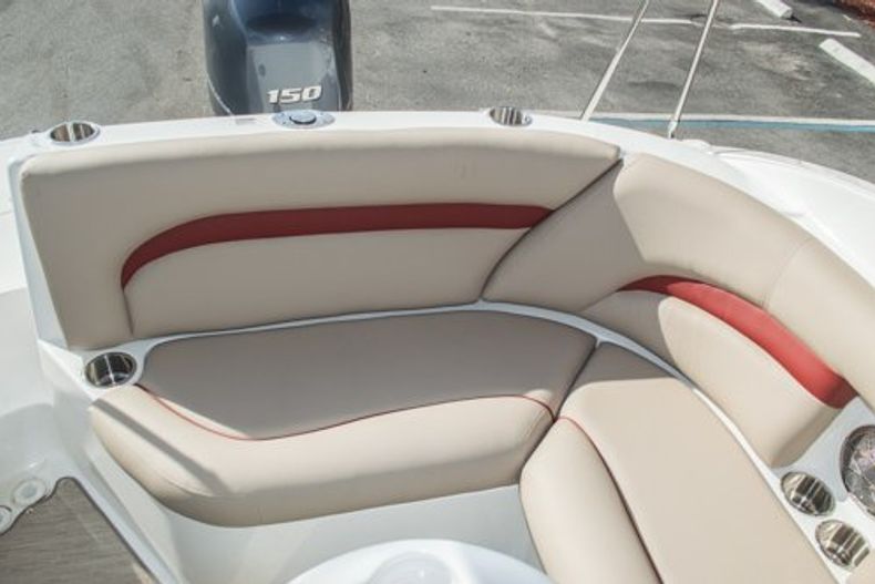 Thumbnail 13 for New 2014 Hurricane SunDeck SD 2200 OB boat for sale in West Palm Beach, FL