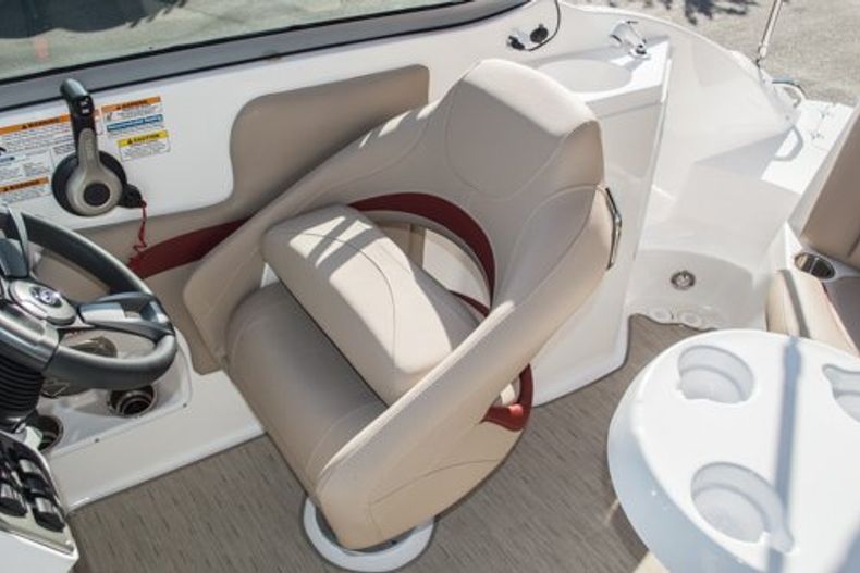 Thumbnail 21 for New 2014 Hurricane SunDeck SD 2200 OB boat for sale in West Palm Beach, FL