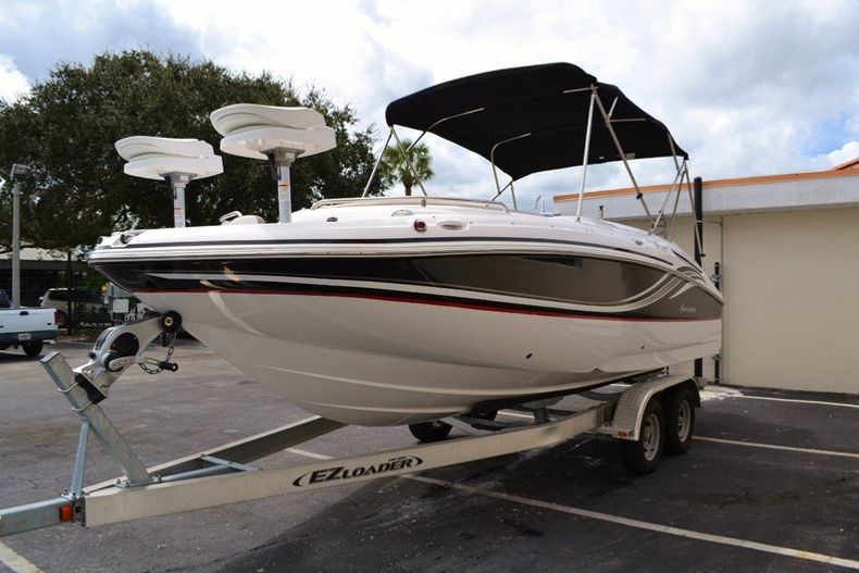 Thumbnail 3 for New 2015 Hurricane SunDeck Sport SS 220 OB boat for sale in West Palm Beach, FL