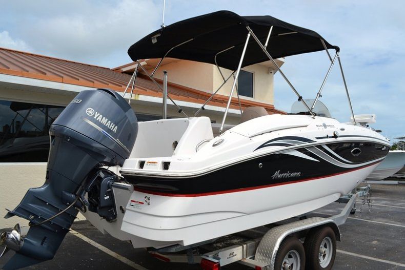 Thumbnail 6 for New 2015 Hurricane SunDeck Sport SS 220 OB boat for sale in West Palm Beach, FL