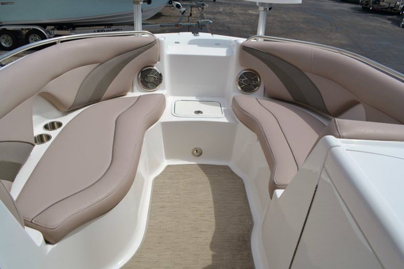 Thumbnail 13 for New 2015 Hurricane SunDeck Sport SS 220 OB boat for sale in West Palm Beach, FL