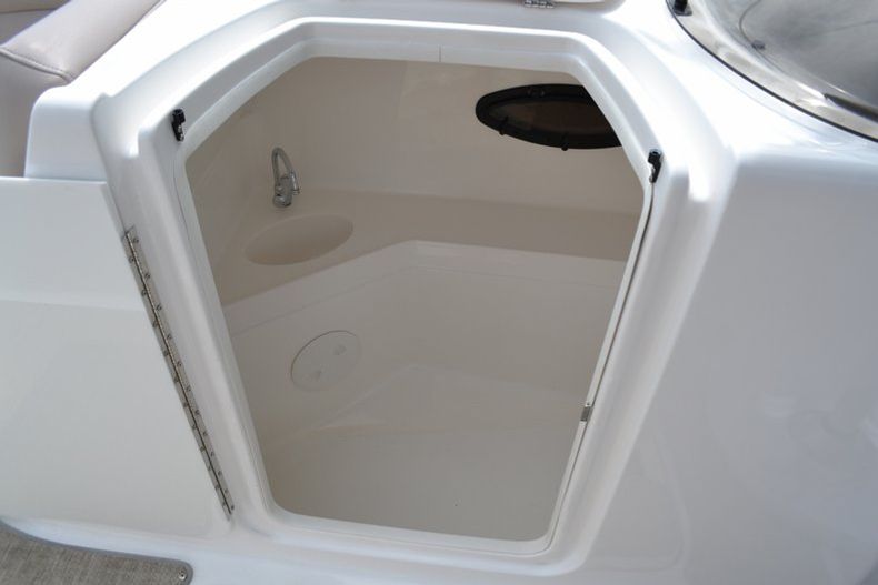 Thumbnail 14 for New 2015 Hurricane SunDeck Sport SS 220 OB boat for sale in West Palm Beach, FL