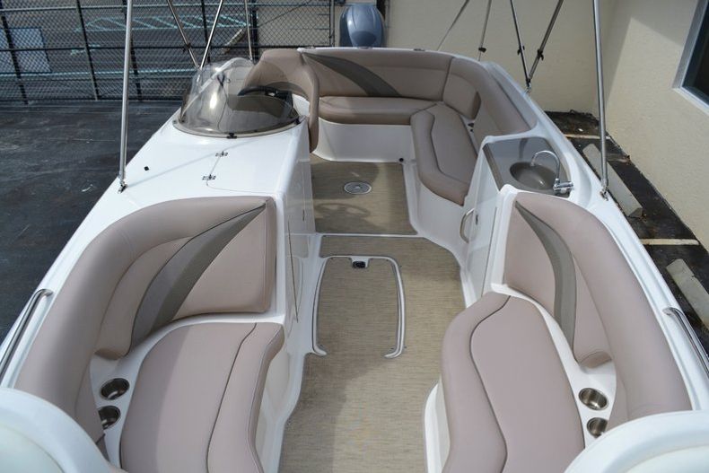Thumbnail 16 for New 2015 Hurricane SunDeck Sport SS 220 OB boat for sale in West Palm Beach, FL