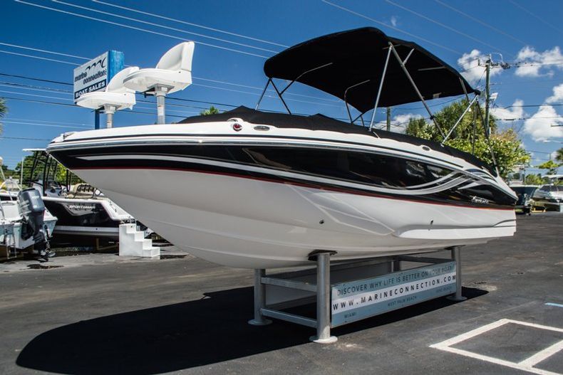 Thumbnail 11 for New 2015 Hurricane SunDeck Sport SS 220 OB boat for sale in West Palm Beach, FL