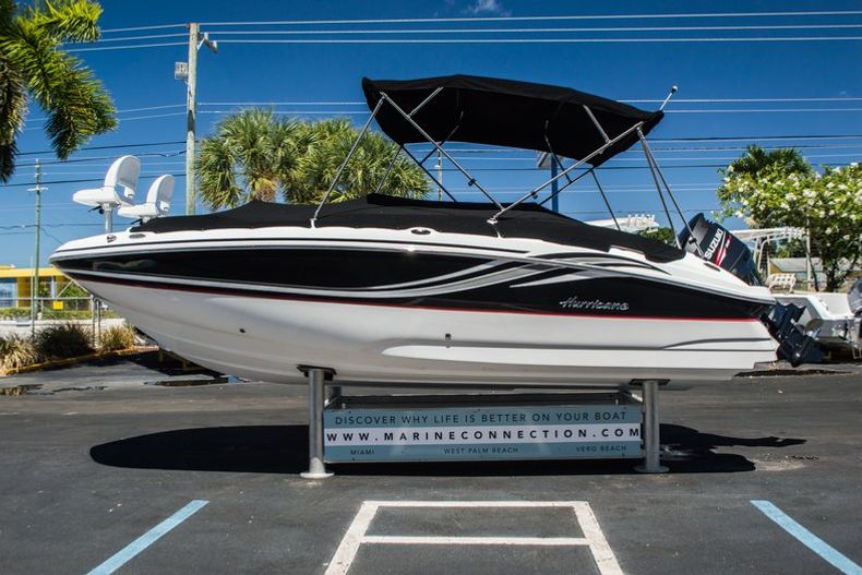 Thumbnail 12 for New 2015 Hurricane SunDeck Sport SS 220 OB boat for sale in West Palm Beach, FL