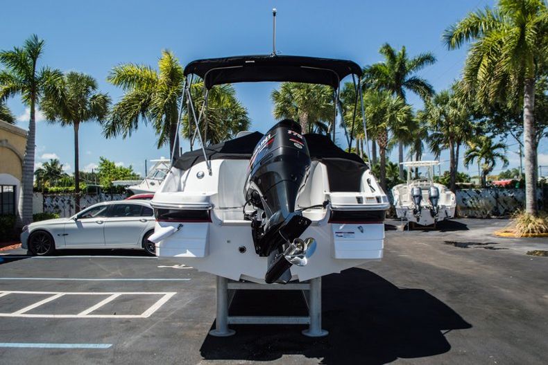 Thumbnail 14 for New 2015 Hurricane SunDeck Sport SS 220 OB boat for sale in West Palm Beach, FL