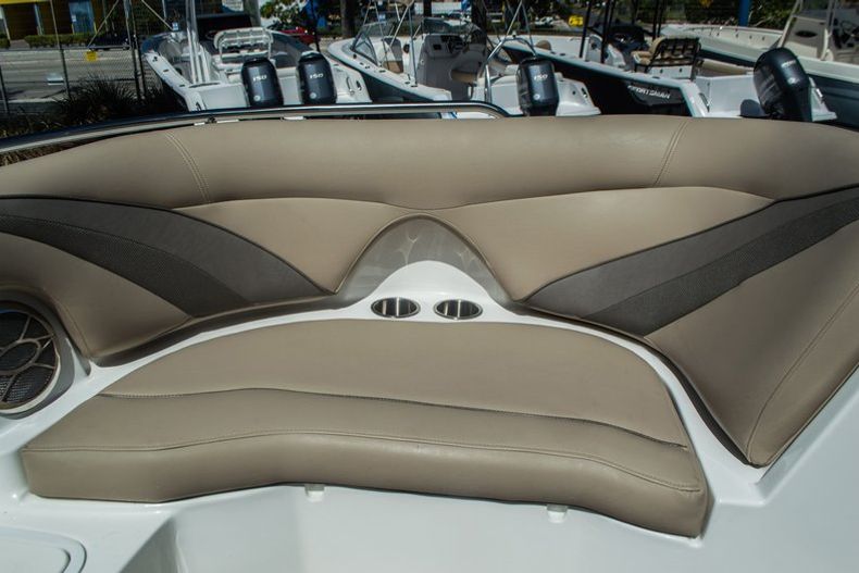 Thumbnail 24 for New 2015 Hurricane SunDeck Sport SS 220 OB boat for sale in West Palm Beach, FL