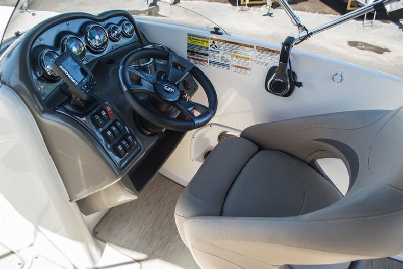 Thumbnail 40 for New 2015 Hurricane SunDeck Sport SS 220 OB boat for sale in West Palm Beach, FL