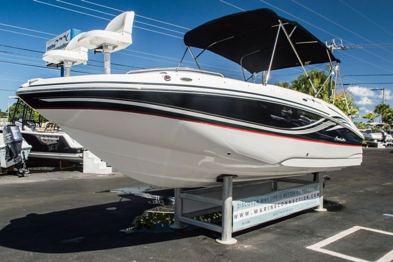 Thumbnail 3 for New 2015 Hurricane SunDeck Sport SS 220 OB boat for sale in West Palm Beach, FL