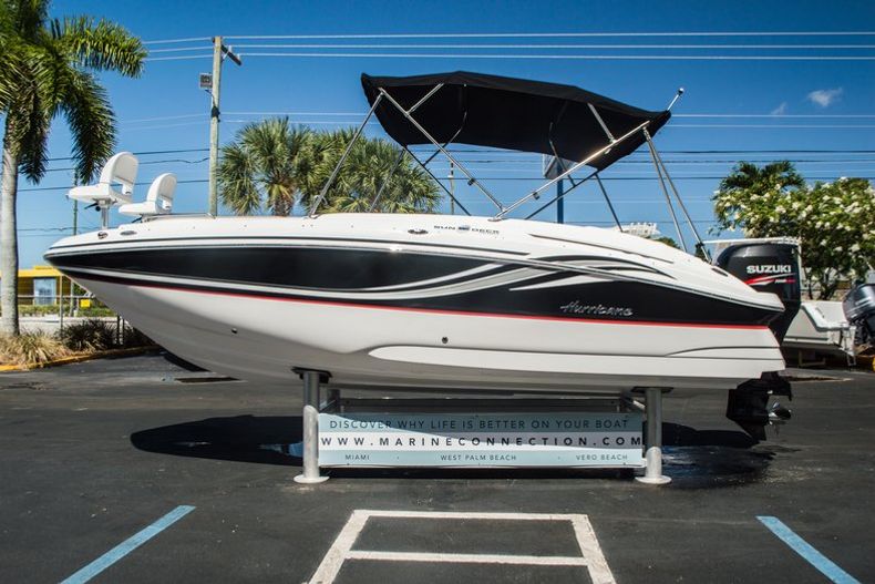 Thumbnail 4 for New 2015 Hurricane SunDeck Sport SS 220 OB boat for sale in West Palm Beach, FL