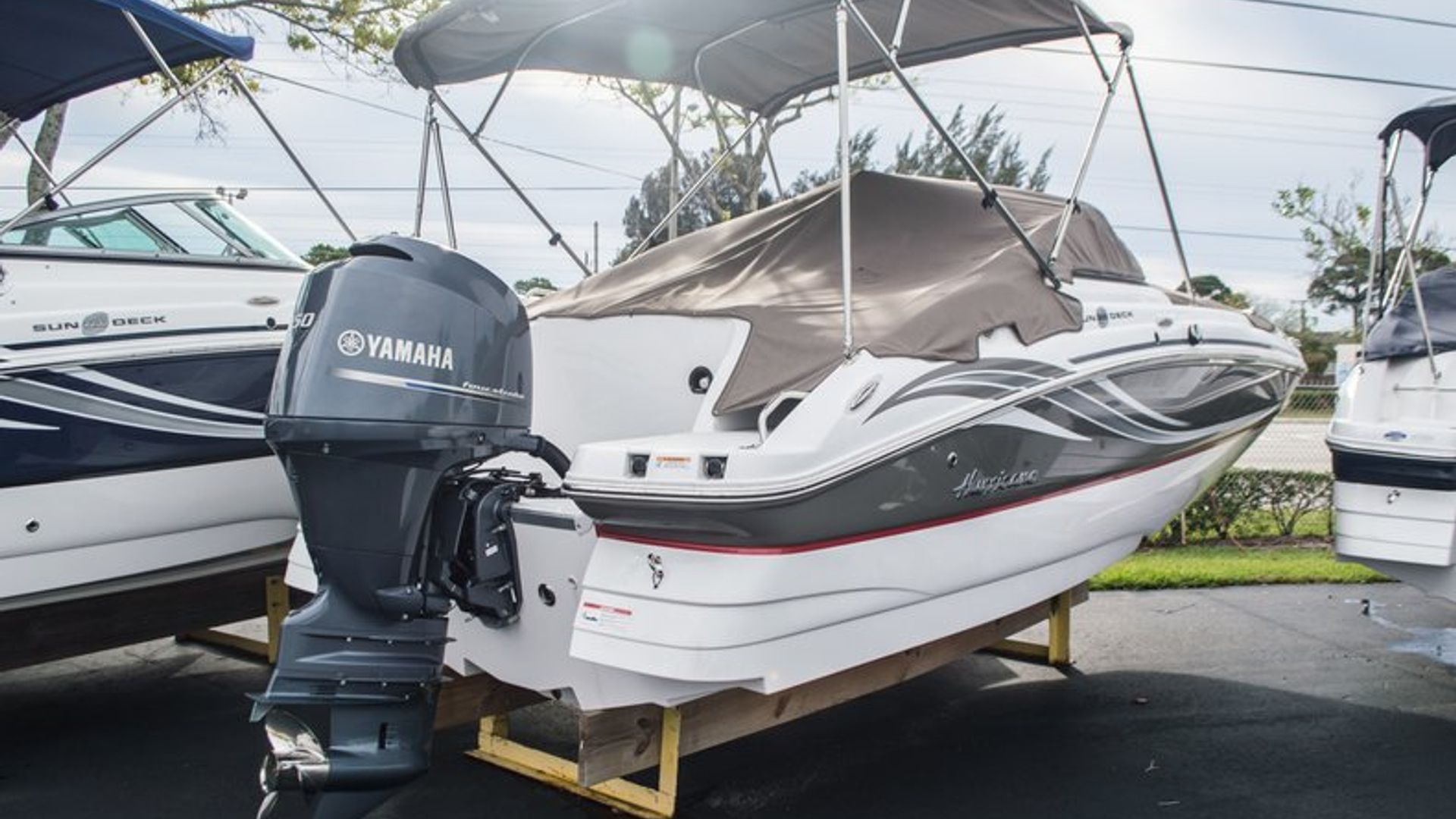 New 2014 Hurricane SunDeck SD 2000 OB #1991 image 3