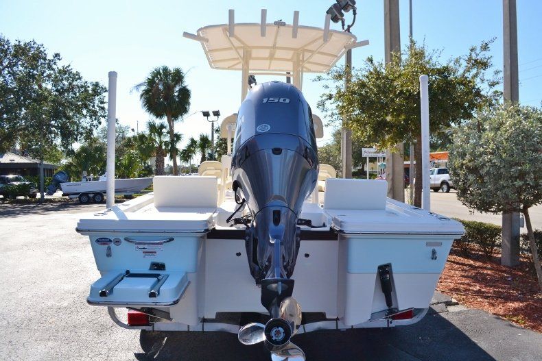 Thumbnail 4 for New 2017 Pathfinder 2200 TRS Bay Boat boat for sale in Vero Beach, FL