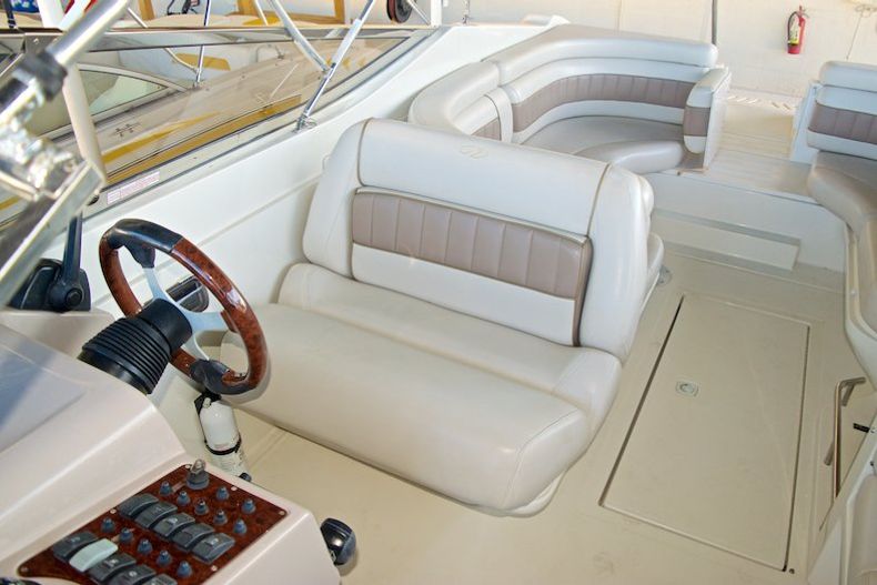 Thumbnail 16 for Used 2002 Regal 2900 LSR Bowrider boat for sale in Miami, FL