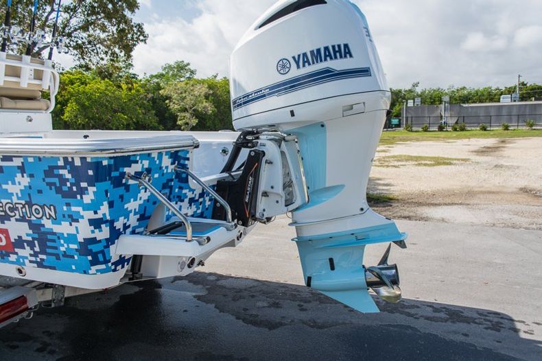 Thumbnail 11 for New 2016 Sportsman Masters 247 Elite Bay Boat boat for sale in Miami, FL