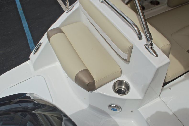 Thumbnail 19 for New 2017 Hurricane SunDeck SD 2486 OB boat for sale in West Palm Beach, FL