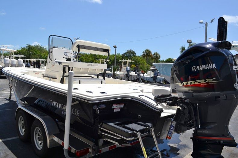 Thumbnail 4 for New 2016 Pathfinder 2300 HPS Bay Boat boat for sale in Vero Beach, FL