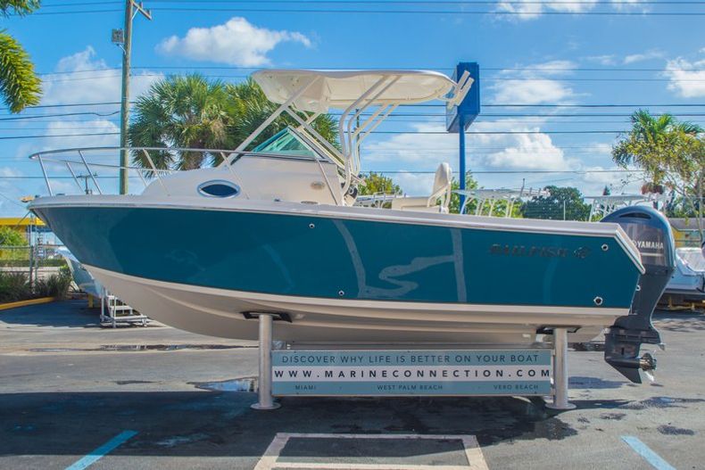 Thumbnail 4 for New 2016 Sailfish 220 Walkaround boat for sale in West Palm Beach, FL