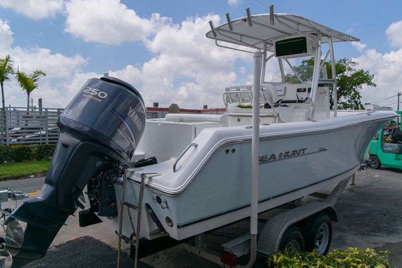 Thumbnail 3 for Used 2010 Sea Hunt Gamefish 24 Center Console boat for sale in Miami, FL