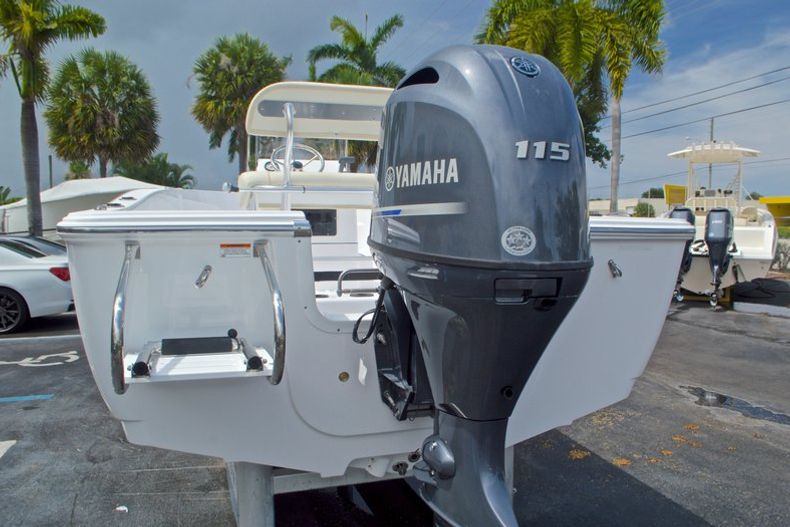 Thumbnail 7 for New 2017 Sportsman 19 Island Reef boat for sale in West Palm Beach, FL