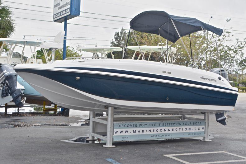 Thumbnail 3 for New 2017 Hurricane 188 SunDeck Sport OB boat for sale in West Palm Beach, FL