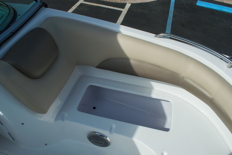 Thumbnail 13 for New 2016 Hurricane SunDeck SD 187 OB boat for sale in West Palm Beach, FL