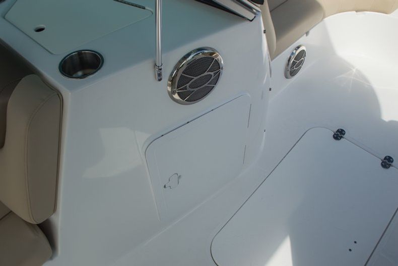 Thumbnail 23 for New 2016 Hurricane SunDeck SD 187 OB boat for sale in West Palm Beach, FL