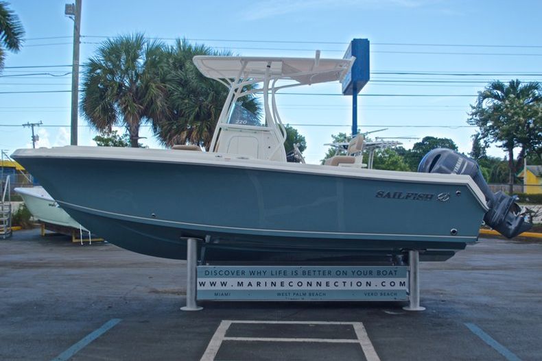 Thumbnail 4 for New 2017 Sailfish 220 CC Center Console boat for sale in Vero Beach, FL
